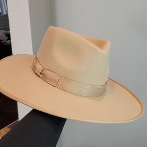 Wide brim wool hat